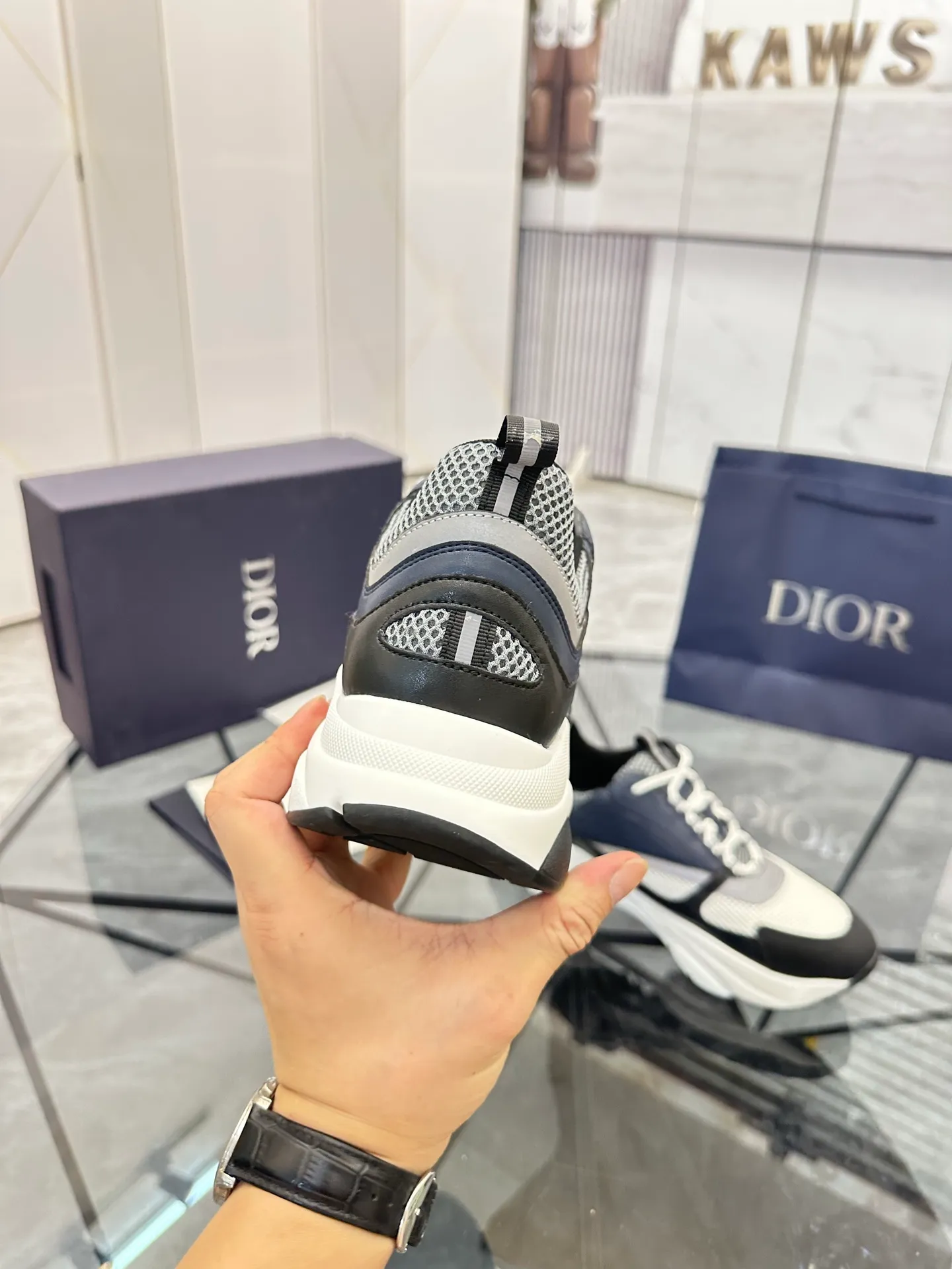 Men's shoes: 💰P460¥ Ready in Guangzhou, fully packaged Product trademark: Dior* "Dior*" low-top casual shoes Regular size: 38-46 (can be customized to 47) B22 Product materials: imported cowhide leather upper spliced ​​with original fabric, breathable lining, original outsole. Number: 920